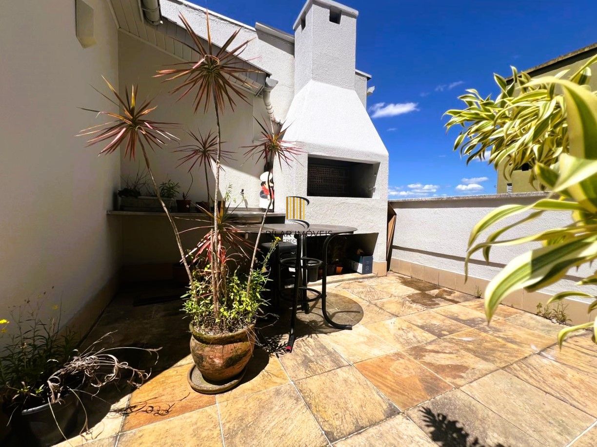 Cobertura 1 dormitório semi mobiliada com piscina e vaga no Bom Fim