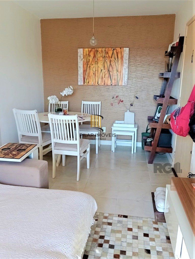 ótimo apartamento 2 dormitórios com sacada e 1 vaga de garagem coberta por convenção.