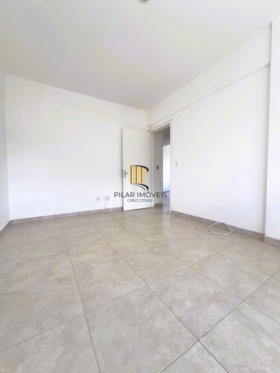 Apartamento 2 dormitórios com dependência em andar alto no Bairro Bom Fim