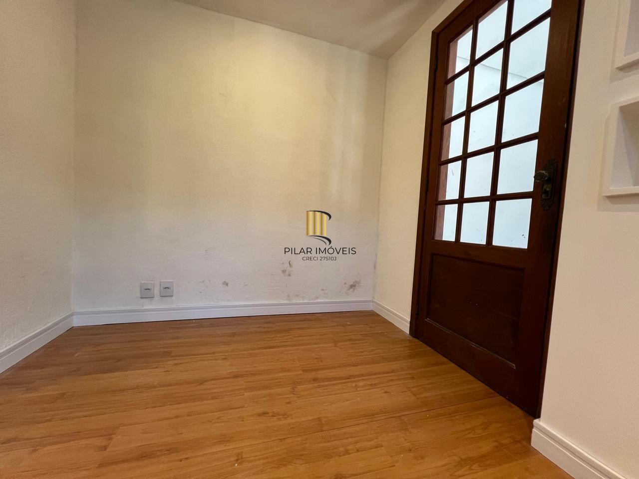 INCRÍVEL CASA COM LAREIRA E ESPAÇO GOOURMET EM CONDOMINIO NO BAIRRO IPANEMA!