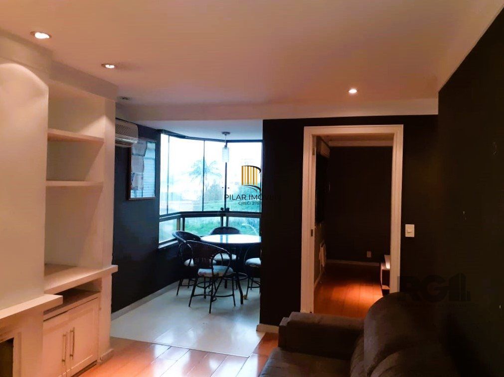 Encantador apartamento  de 1 dormitório, totalmente mobiliado por arquiteto, na Zona Norte de Porto Alegre.