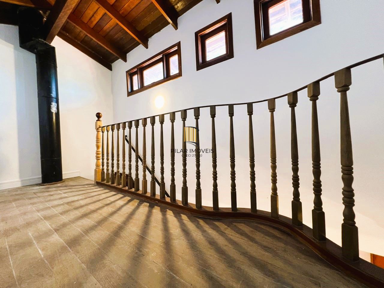 INCRÍVEL CASA COM LAREIRA E ESPAÇO GOOURMET EM CONDOMINIO NO BAIRRO IPANEMA!