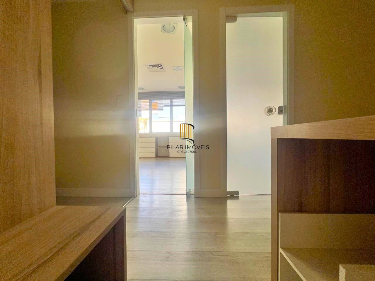 SALA COMERCIAL SEMIMOBILIADA COM VAGA, PARA VENDA OU LOCAÇÃO NO BAIRRO CENTRO HOSTÓRICO!