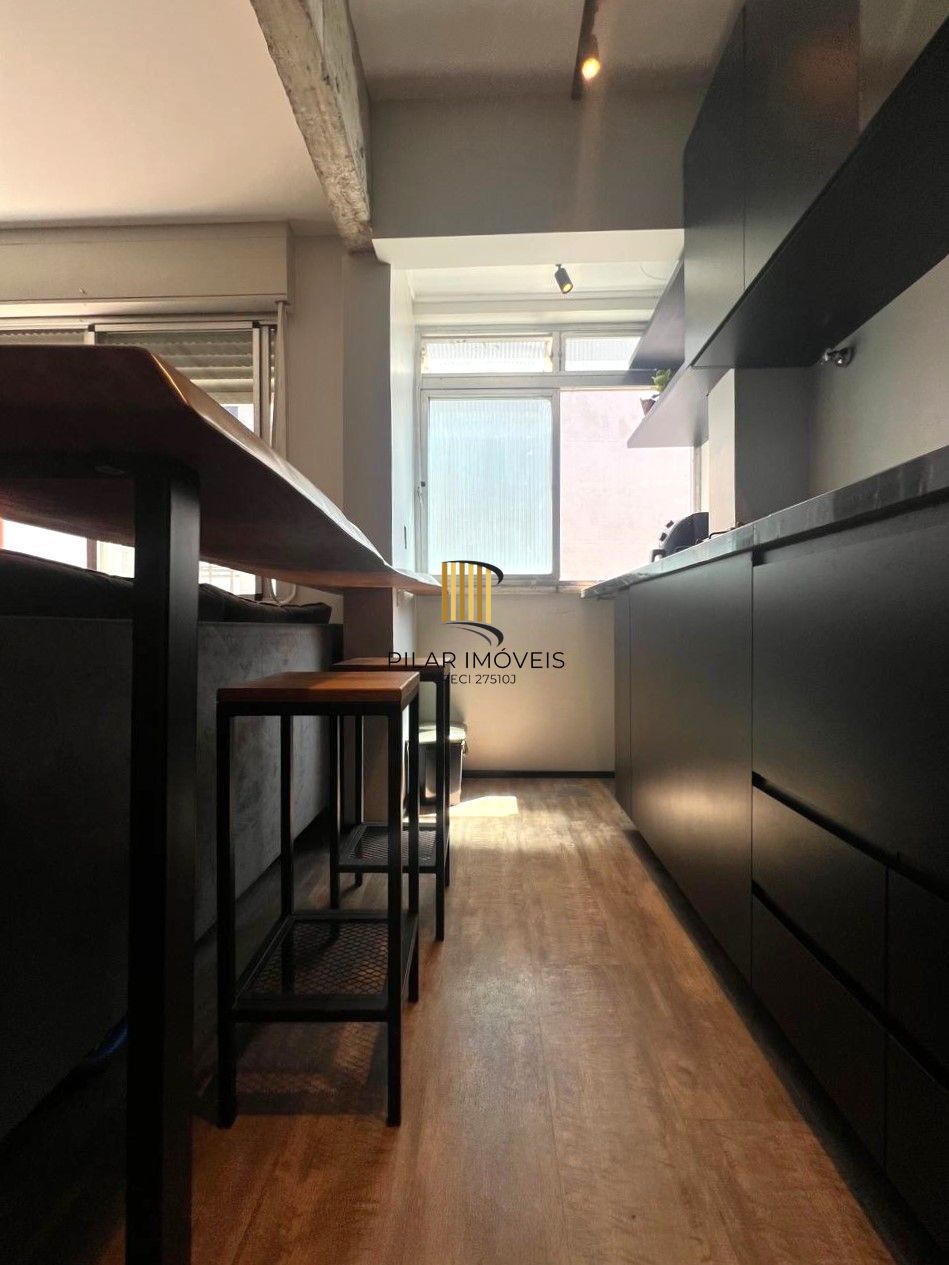 Cobertura 1 dormitório semi mobiliada com piscina e vaga no Bom Fim