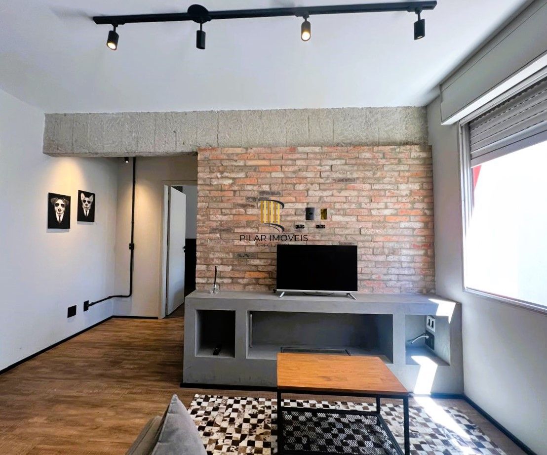 Cobertura 1 dormitório semi mobiliada com piscina e vaga no Bom Fim