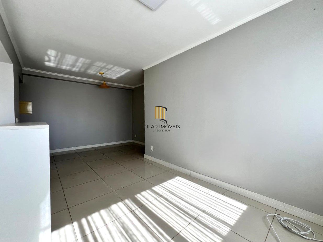 Apartamento 2 dormitórios semimobiliado com box duplo e Infra no Menino Deus