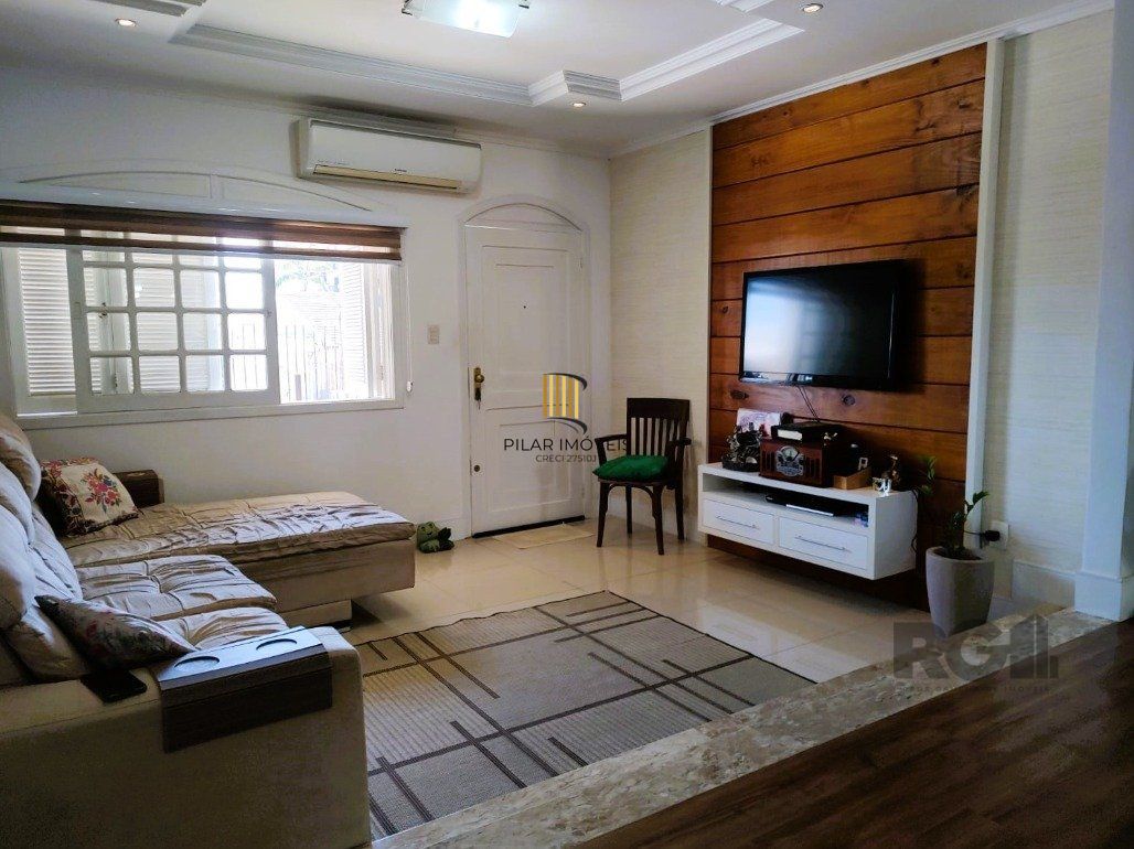 Casa 3 dormitórios no bairro Vila Cachoeirinha