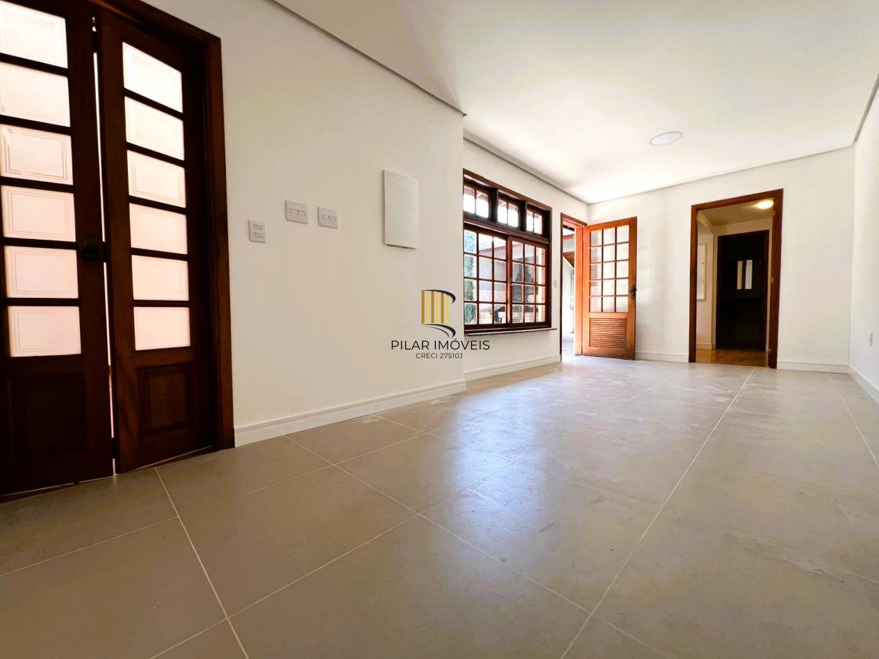 INCRÍVEL CASA COM LAREIRA E ESPAÇO GOOURMET EM CONDOMINIO NO BAIRRO IPANEMA!