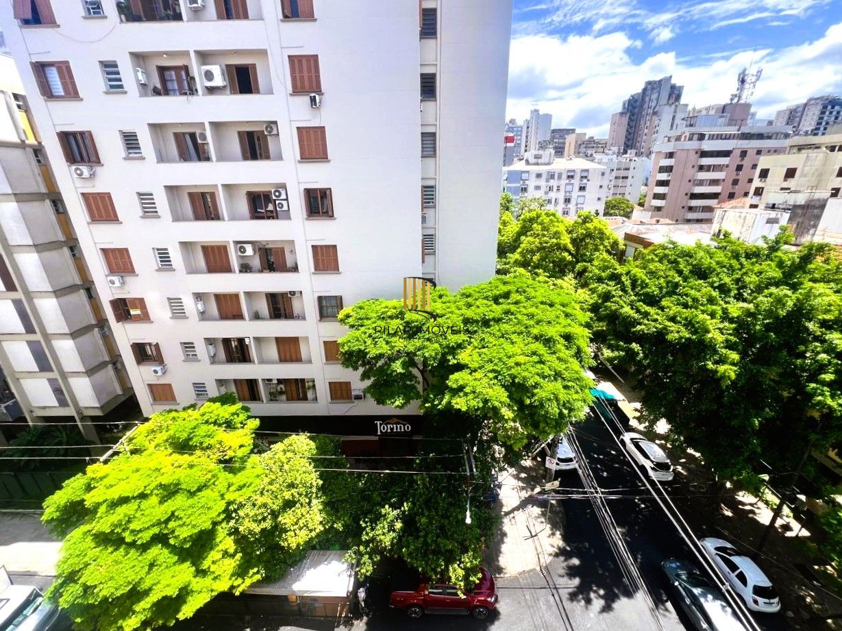 Apartamento 2 dormitórios com dependência em andar alto no Bairro Bom Fim