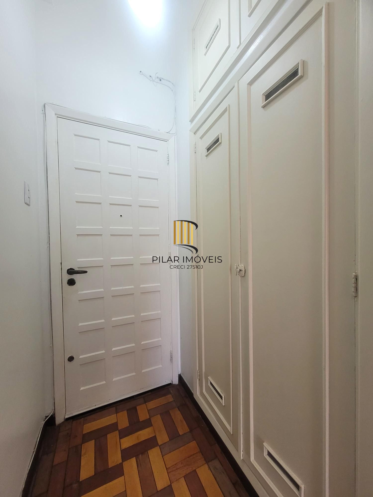Excelente apartamento 2 dormitórios com  vista espetacular e sacada  na Rua :Dr. Barros Cassal .
