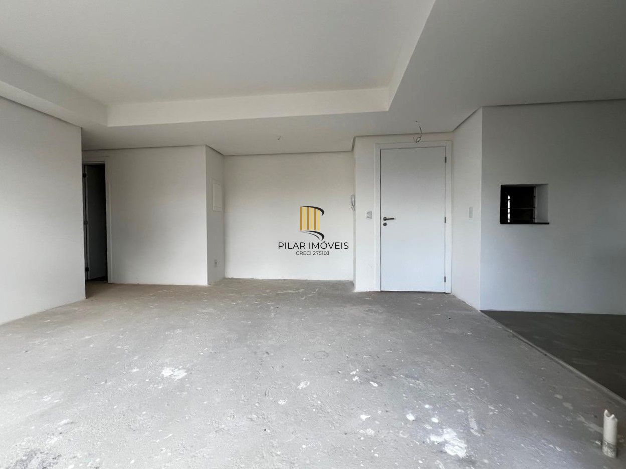 Excelente apartamento 2 dormitórios com sacada e vaga coberta no Petrópolis