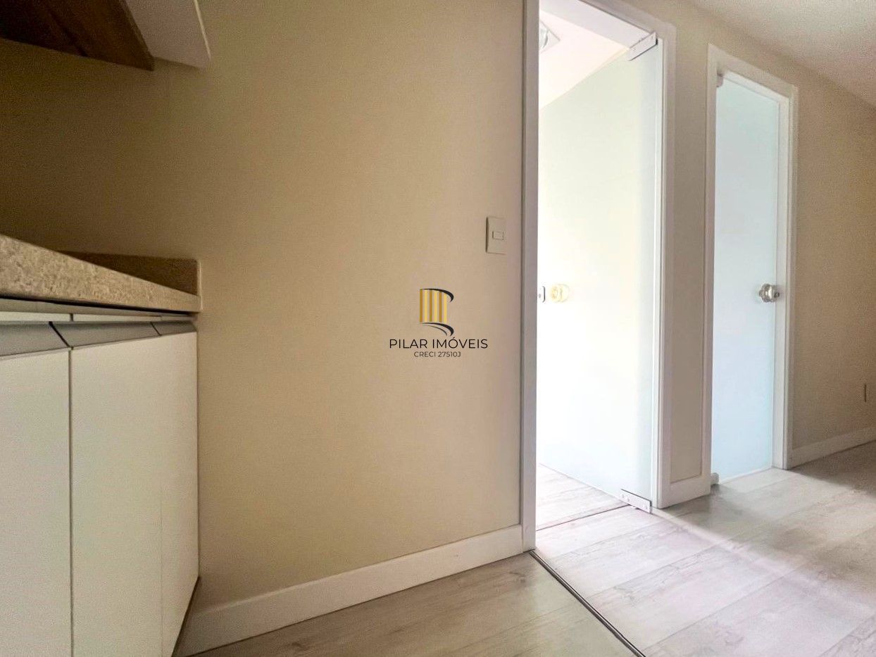 SALA COMERCIAL SEMIMOBILIADA COM VAGA, PARA VENDA OU LOCAÇÃO NO BAIRRO CENTRO HOSTÓRICO!