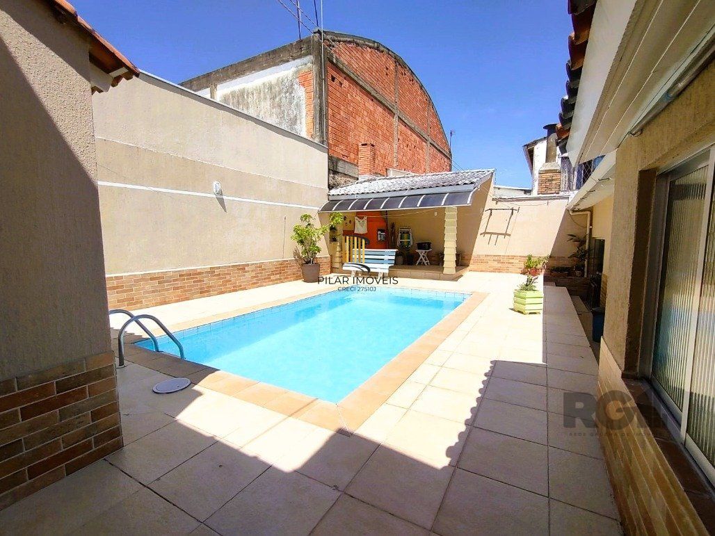 Casa 3 dormitórios no bairro Vila Cachoeirinha