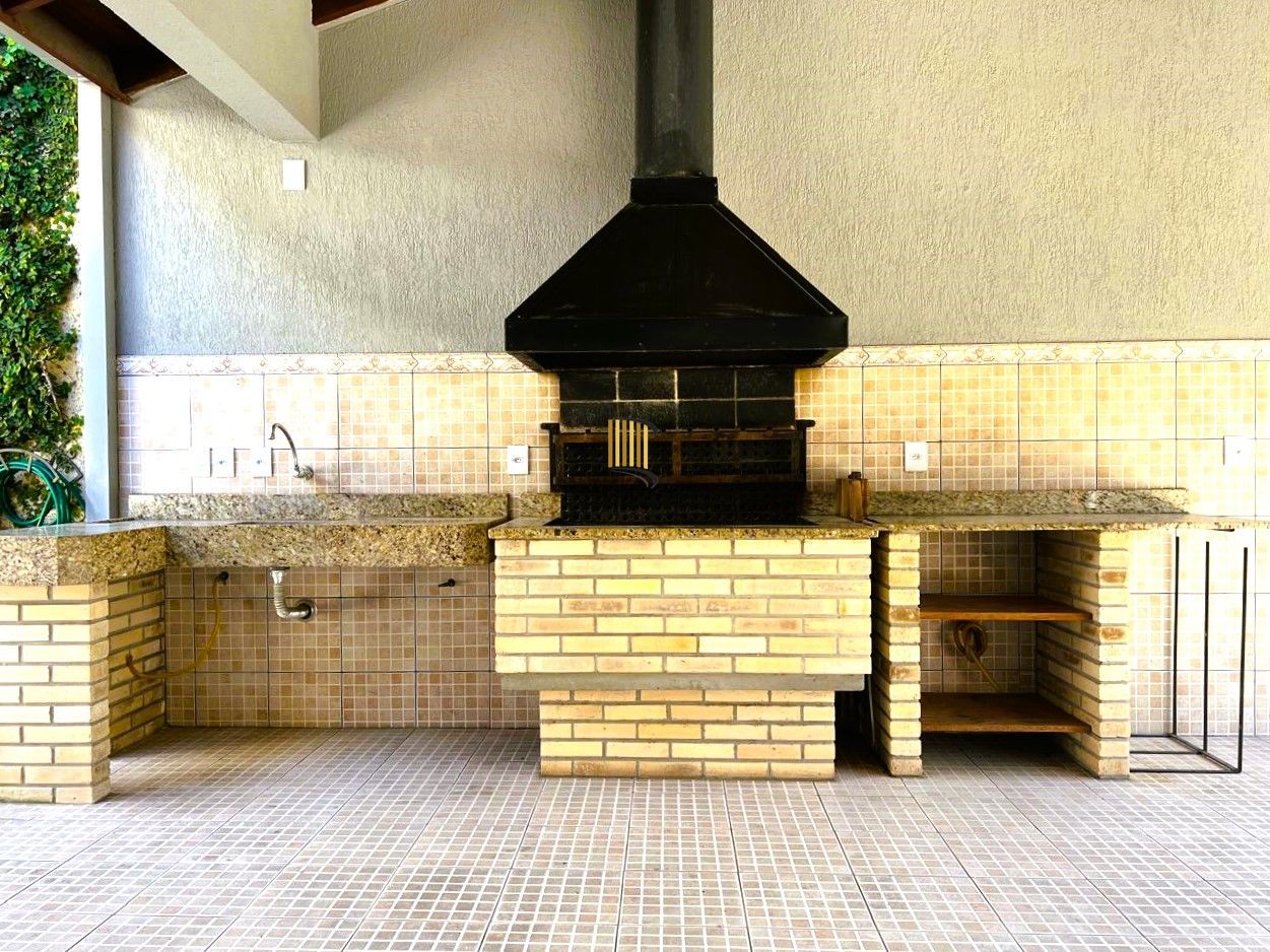 INCRÍVEL CASA COM LAREIRA E ESPAÇO GOOURMET EM CONDOMINIO NO BAIRRO IPANEMA!