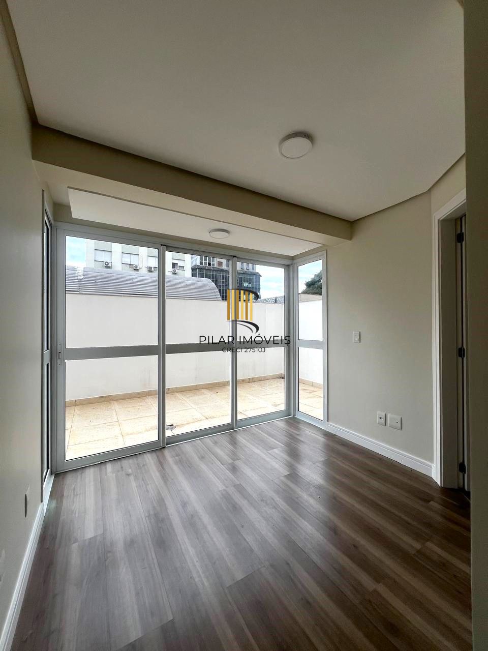 1 Dormitório c/garden, suíte, lavabo, churrasqueira e 1 Box, próximo ao Fórum.