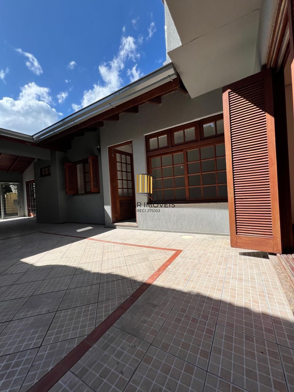 INCRÍVEL CASA COM LAREIRA E ESPAÇO GOOURMET EM CONDOMINIO NO BAIRRO IPANEMA!