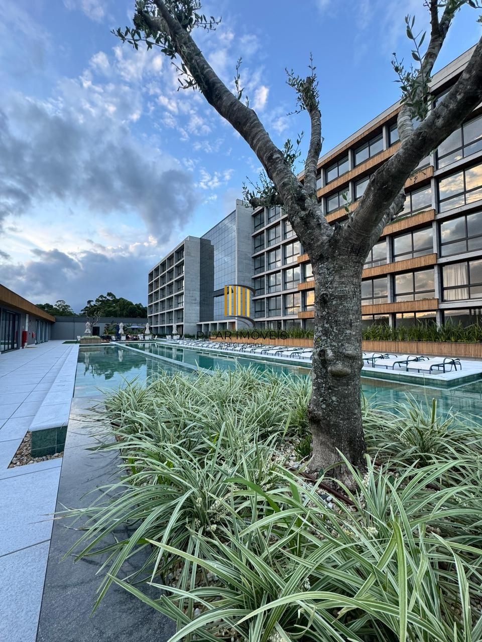 Excelente Studio mobiliado com vaga coberta no Living Resort House