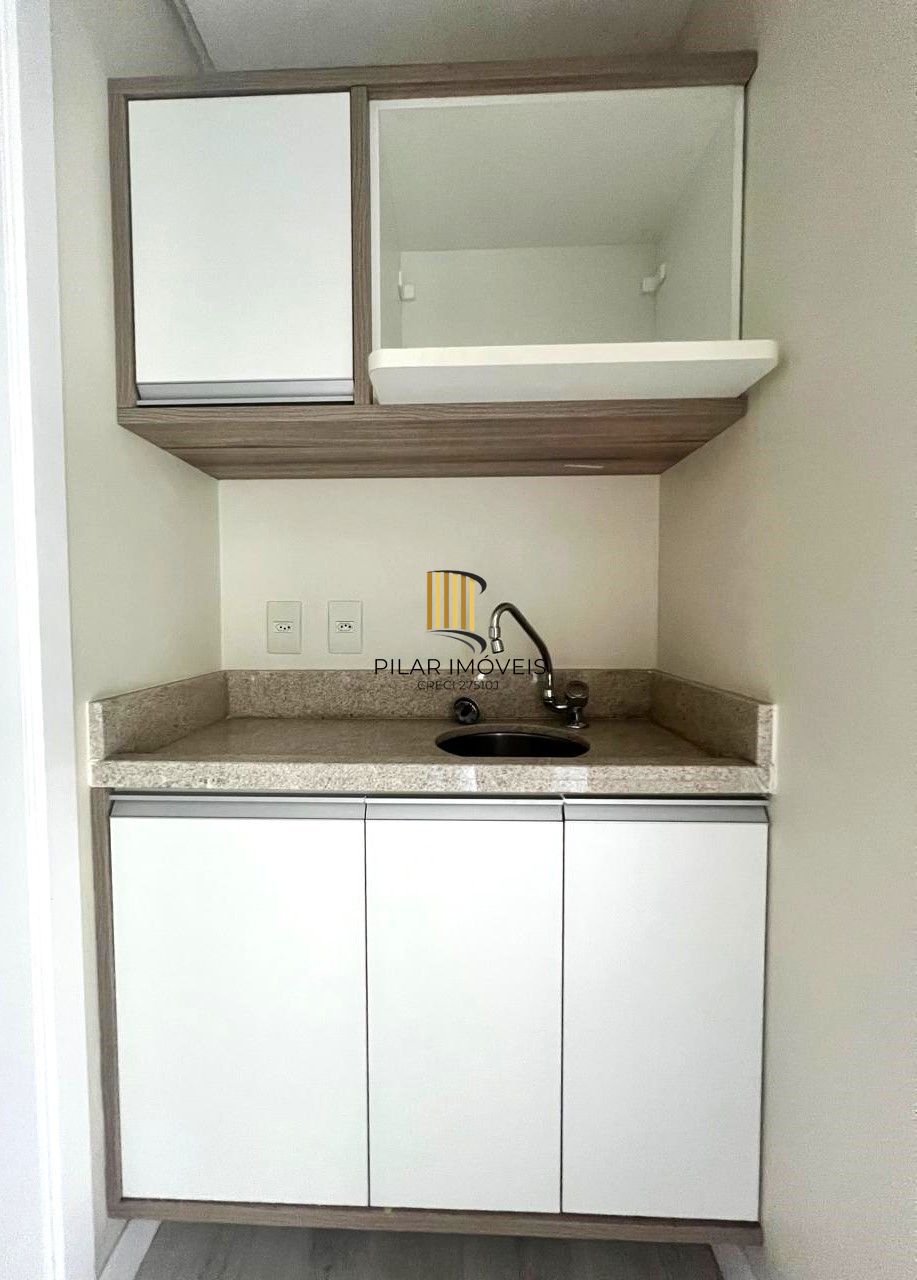 SALA COMERCIAL SEMIMOBILIADA COM VAGA, PARA VENDA OU LOCAÇÃO NO BAIRRO CENTRO HOSTÓRICO!