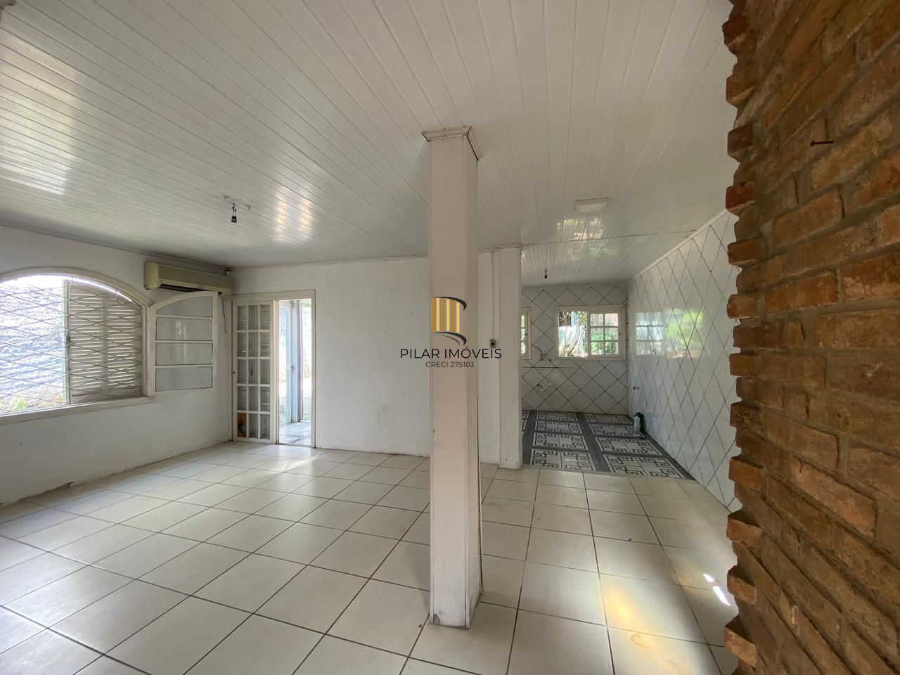 CASA AMPLA E ESPAÇOSA NO BAIRRO GLÓRIA EM PORTO ALEGRE.
