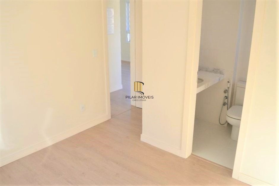 Apartamento 2 dormitórios com 1 suíte e box duplo de garagem no bairro Auxiliadora .