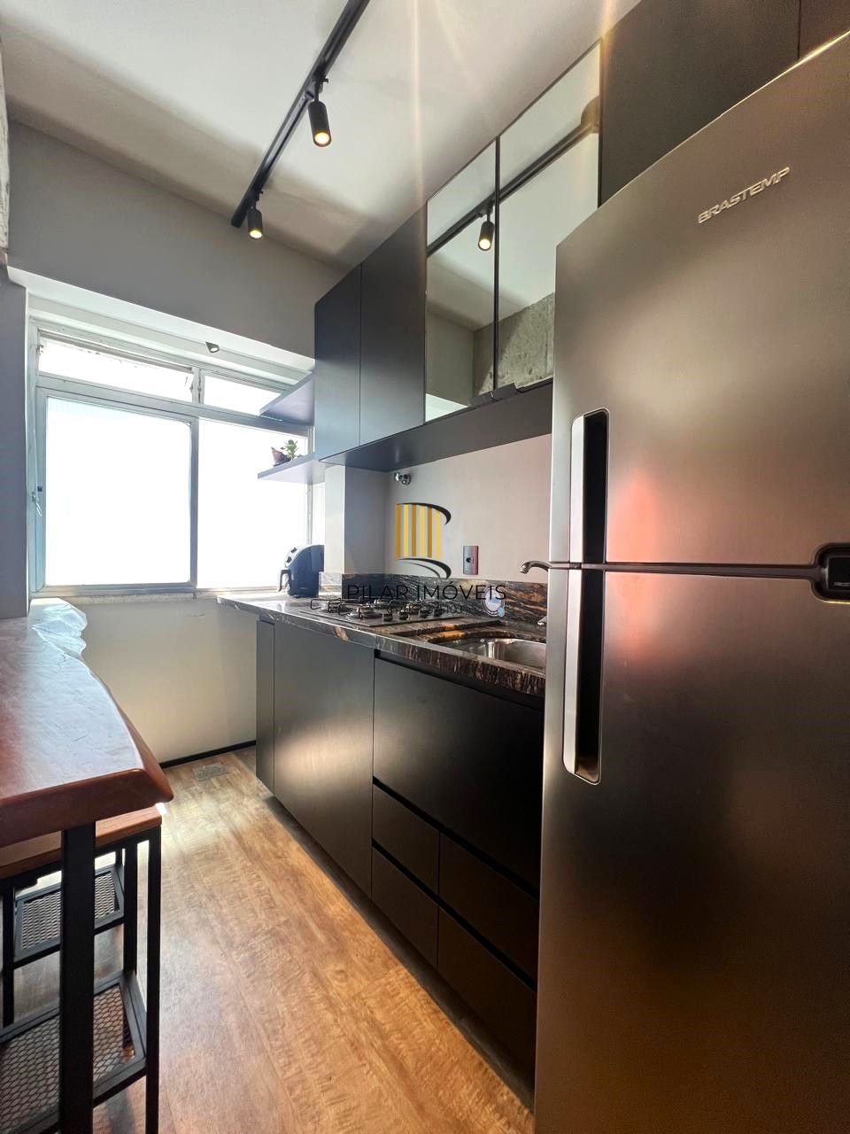 Cobertura 1 dormitório semi mobiliada com piscina e vaga no Bom Fim