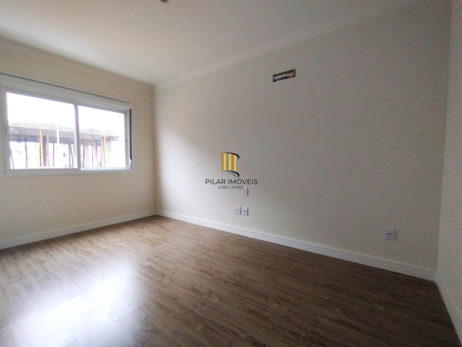 APARTAMENTO 1 DORMITÓRIO COM SUÍTE, COZINHA AMERICANA, LAVABO E AMPLO LIVING NO BOM FIM!