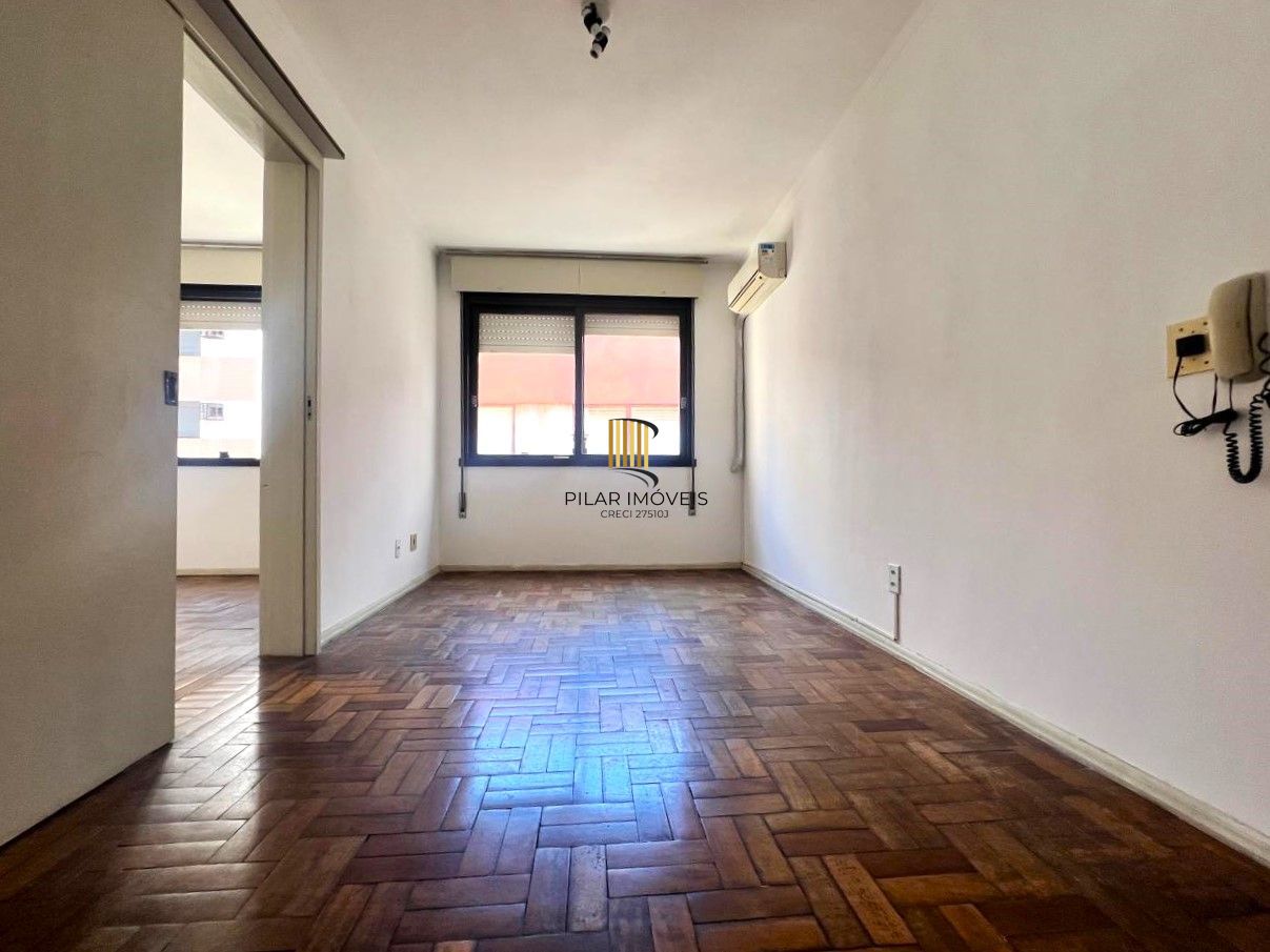 APARTAMENTO 1 DORMITÓRIO COM PORTARIA E ELEVADOR NA RUA GEN. LIMA E SILVA.