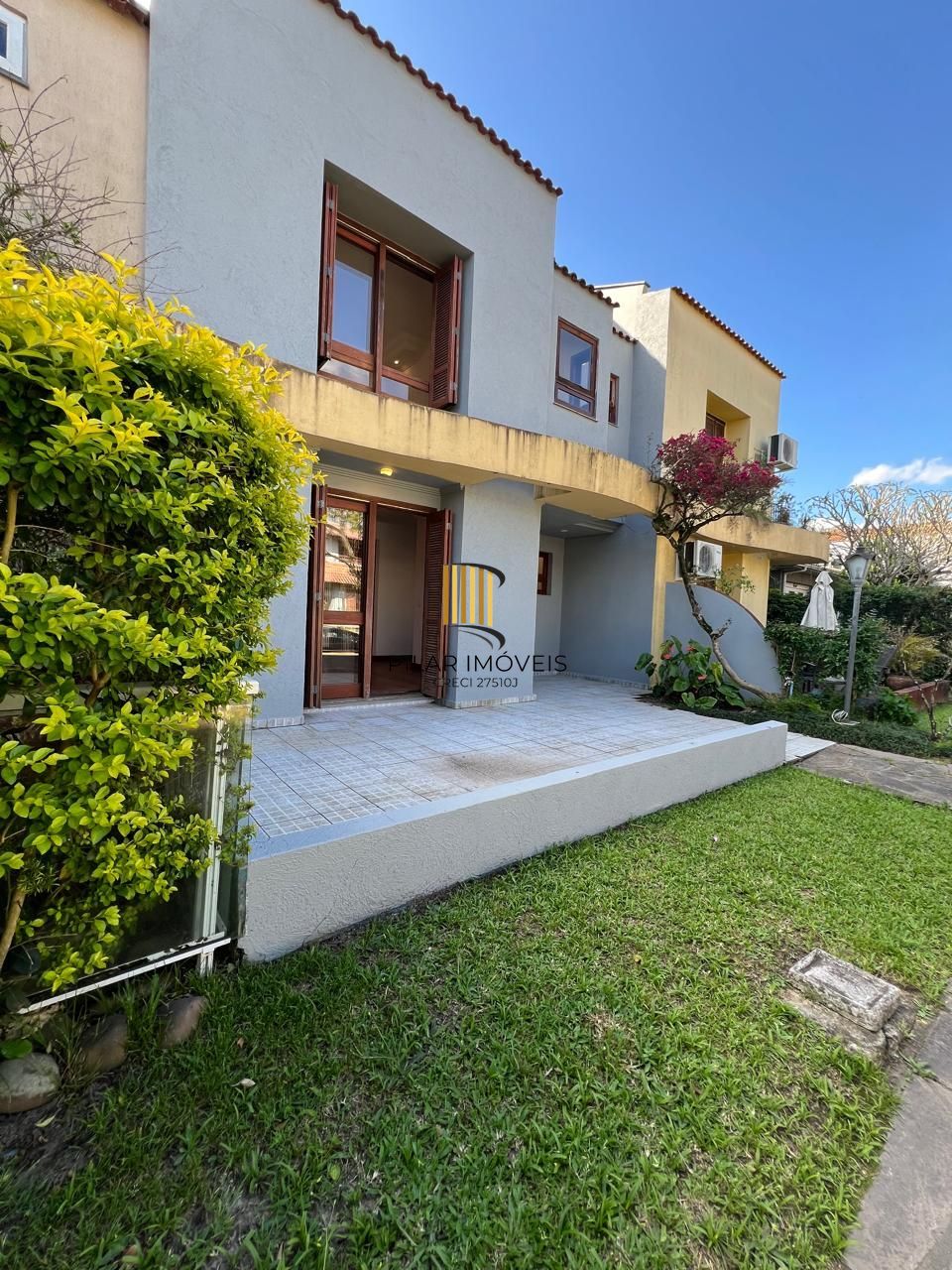 INCRÍVEL CASA COM LAREIRA E ESPAÇO GOOURMET EM CONDOMINIO NO BAIRRO IPANEMA!