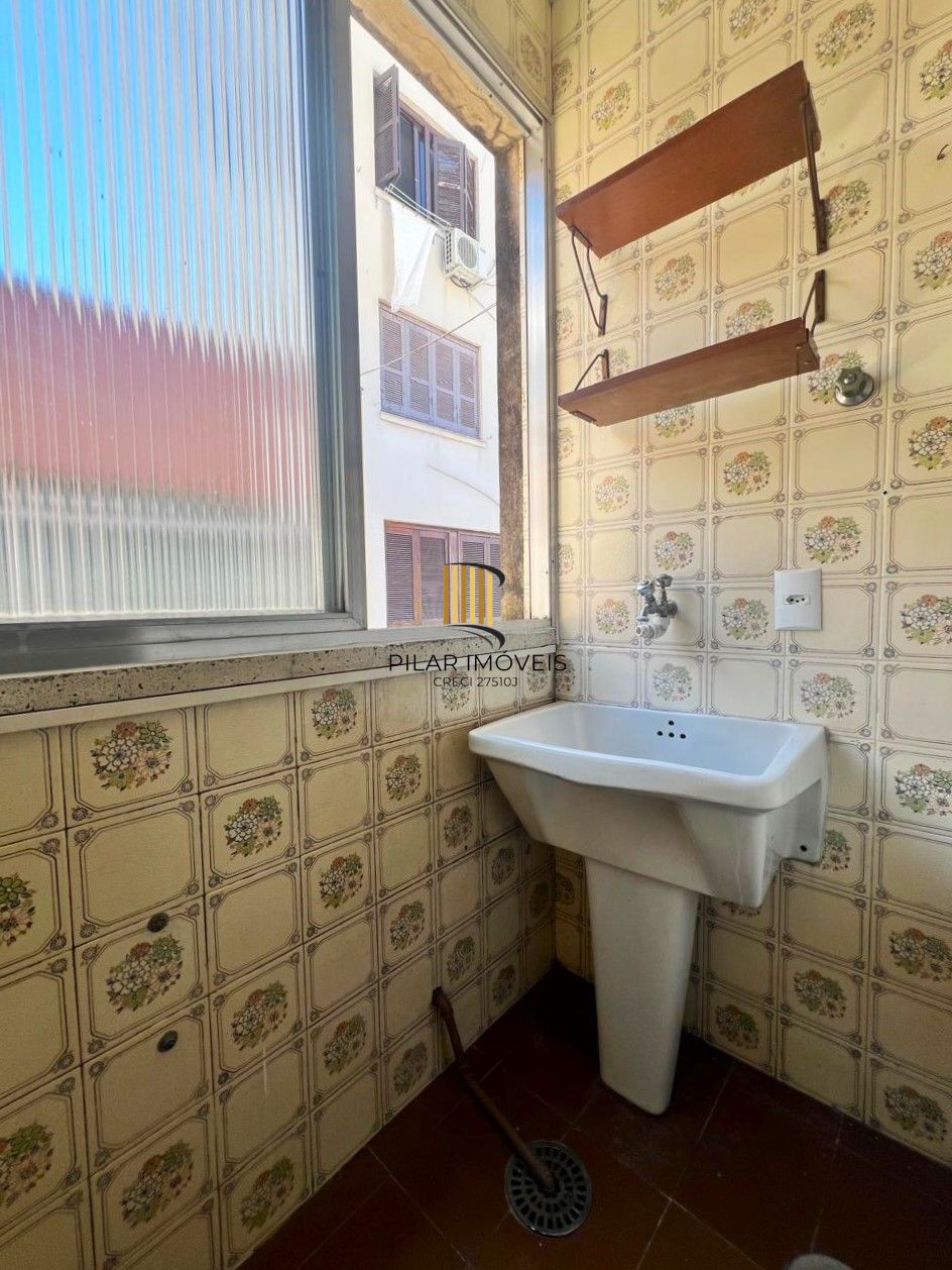 APARTAMENTO 1 DORMITÓRIO COM PORTARIA E ELEVADOR NA RUA GEN. LIMA E SILVA.