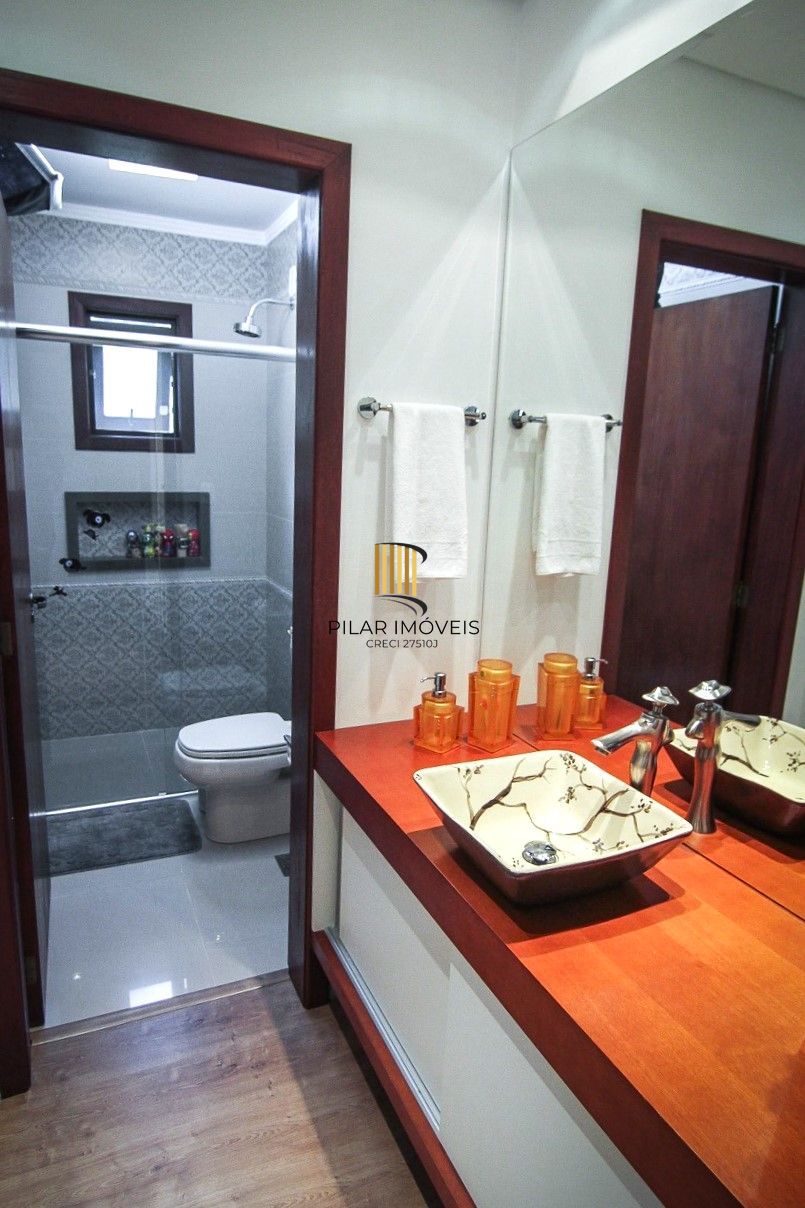 Casa Alto Padrão localizada a 5 quilômetros do centro de Canela, em meio a natureza com 16,600² em localização privilegiada e valorizada..