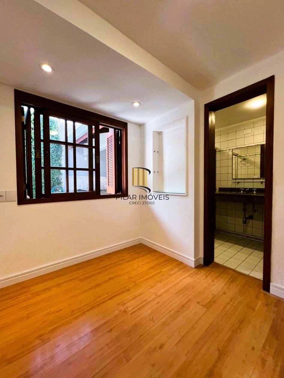 INCRÍVEL CASA COM LAREIRA E ESPAÇO GOOURMET EM CONDOMINIO NO BAIRRO IPANEMA!