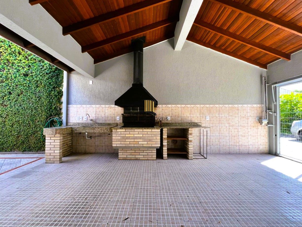 INCRÍVEL CASA COM LAREIRA E ESPAÇO GOOURMET EM CONDOMINIO NO BAIRRO IPANEMA!