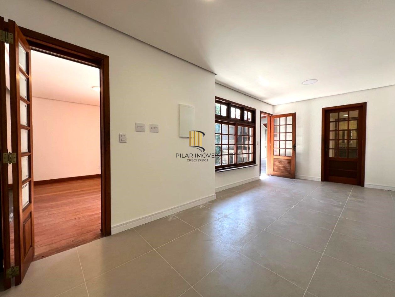 INCRÍVEL CASA COM LAREIRA E ESPAÇO GOOURMET EM CONDOMINIO NO BAIRRO IPANEMA!