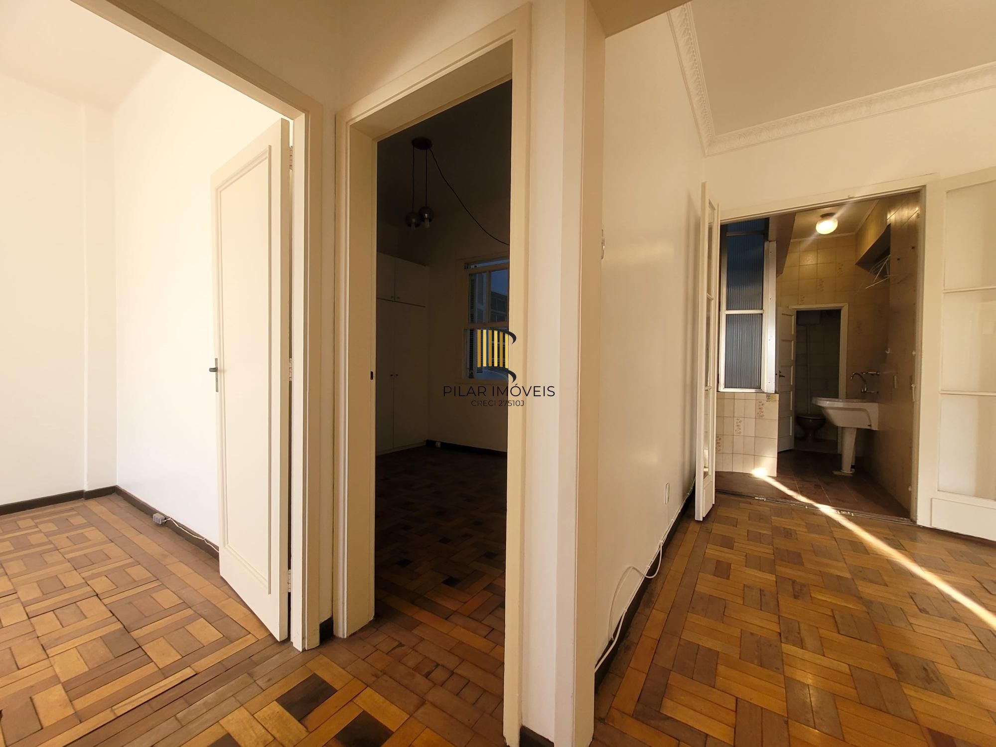 Excelente apartamento 2 dormitórios com  vista espetacular e sacada  na Rua :Dr. Barros Cassal .