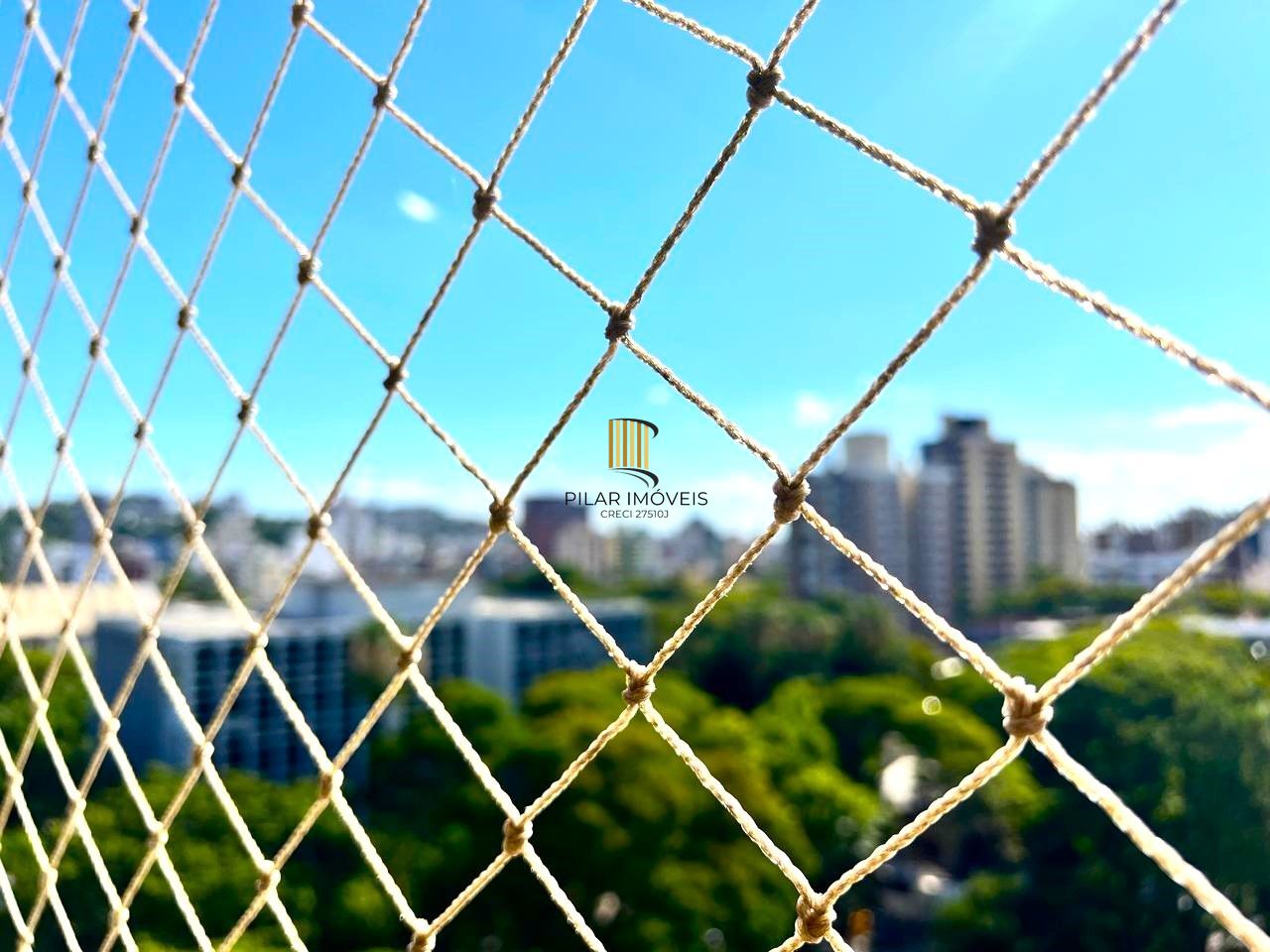 Apartamento 2 dormitórios semimobiliado com box duplo e Infra no Menino Deus