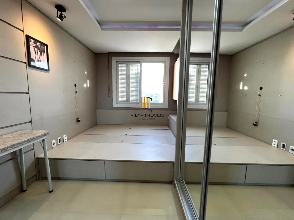 Apartamento 1 dormitório mobiliado com vaga e infra no Bairro Santana