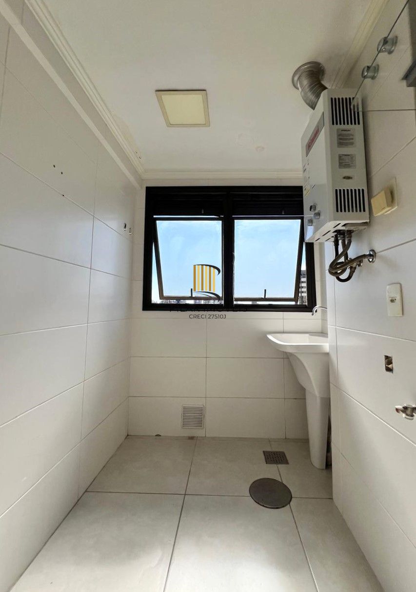 Apartamento 2 dormitórios semimobiliado com box duplo e Infra no Menino Deus