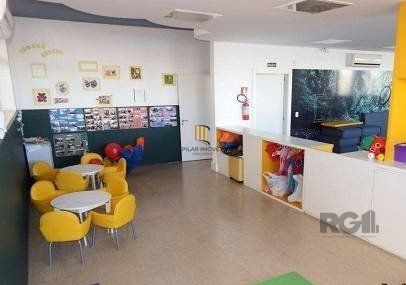 MAGNÍFICA MANSÃO A BEIRA LAGO NO COND. ENSEADA - 6 SUÍTES, 8 BANHEIROS E 2 VAGAS