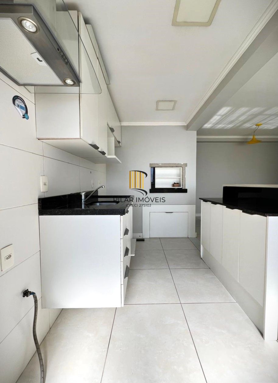 Apartamento 2 dormitórios semimobiliado com box duplo e Infra no Menino Deus