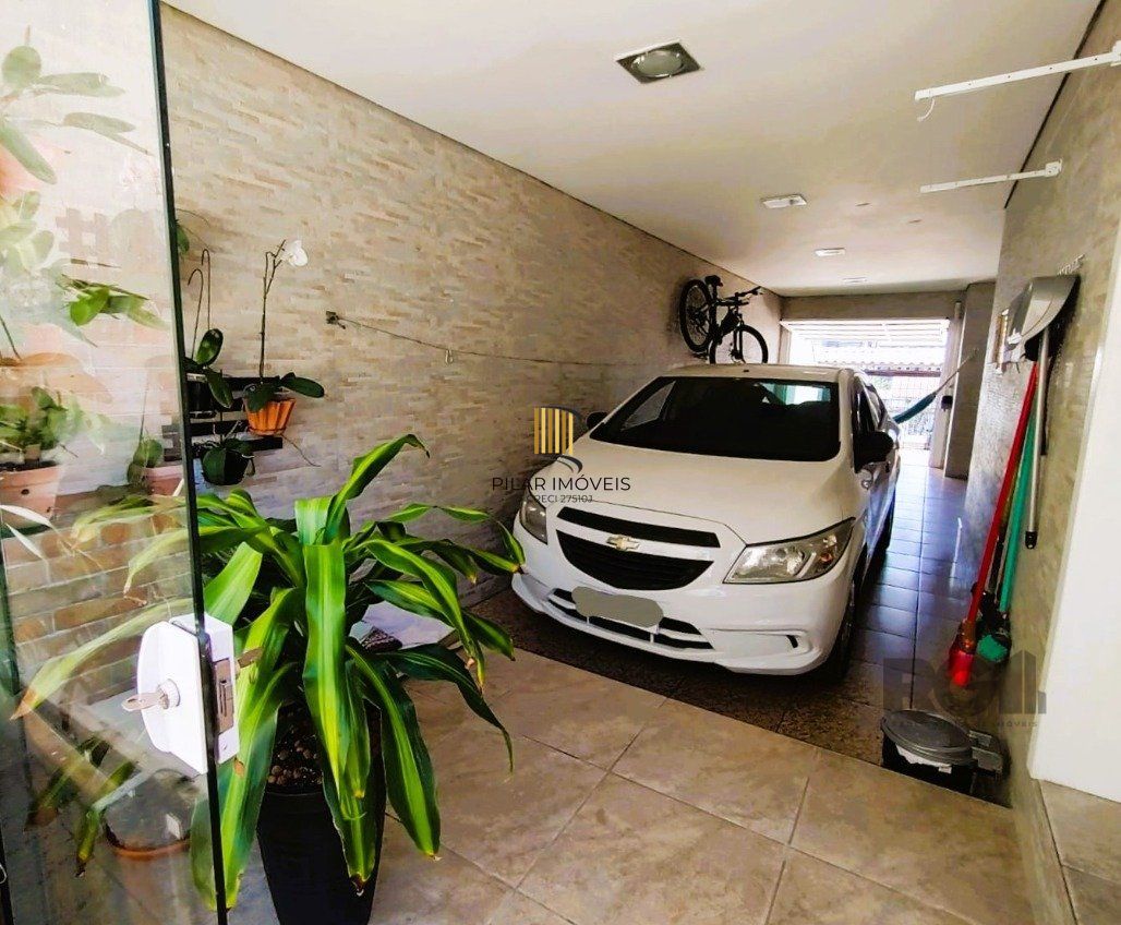 Casa 3 dormitórios no bairro Vila Cachoeirinha