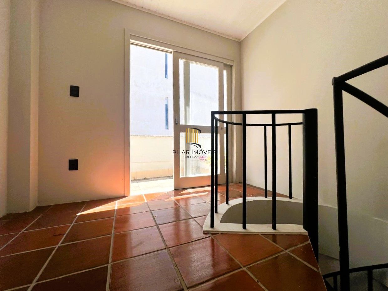 Cobertura 1 dormitório semi mobiliada com piscina e vaga no Bom Fim