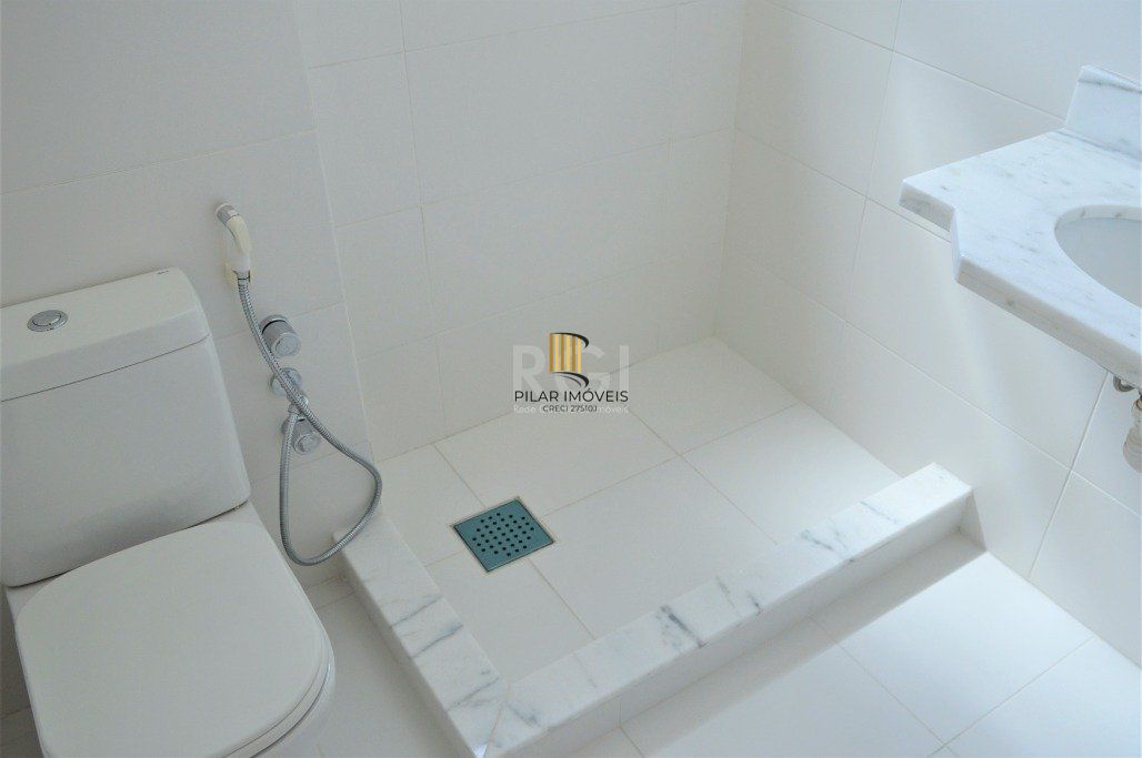 Excelente apartamento 2 dormitórios com  duas suítes,lavabo e vaga coberta próximo Av: Goethe