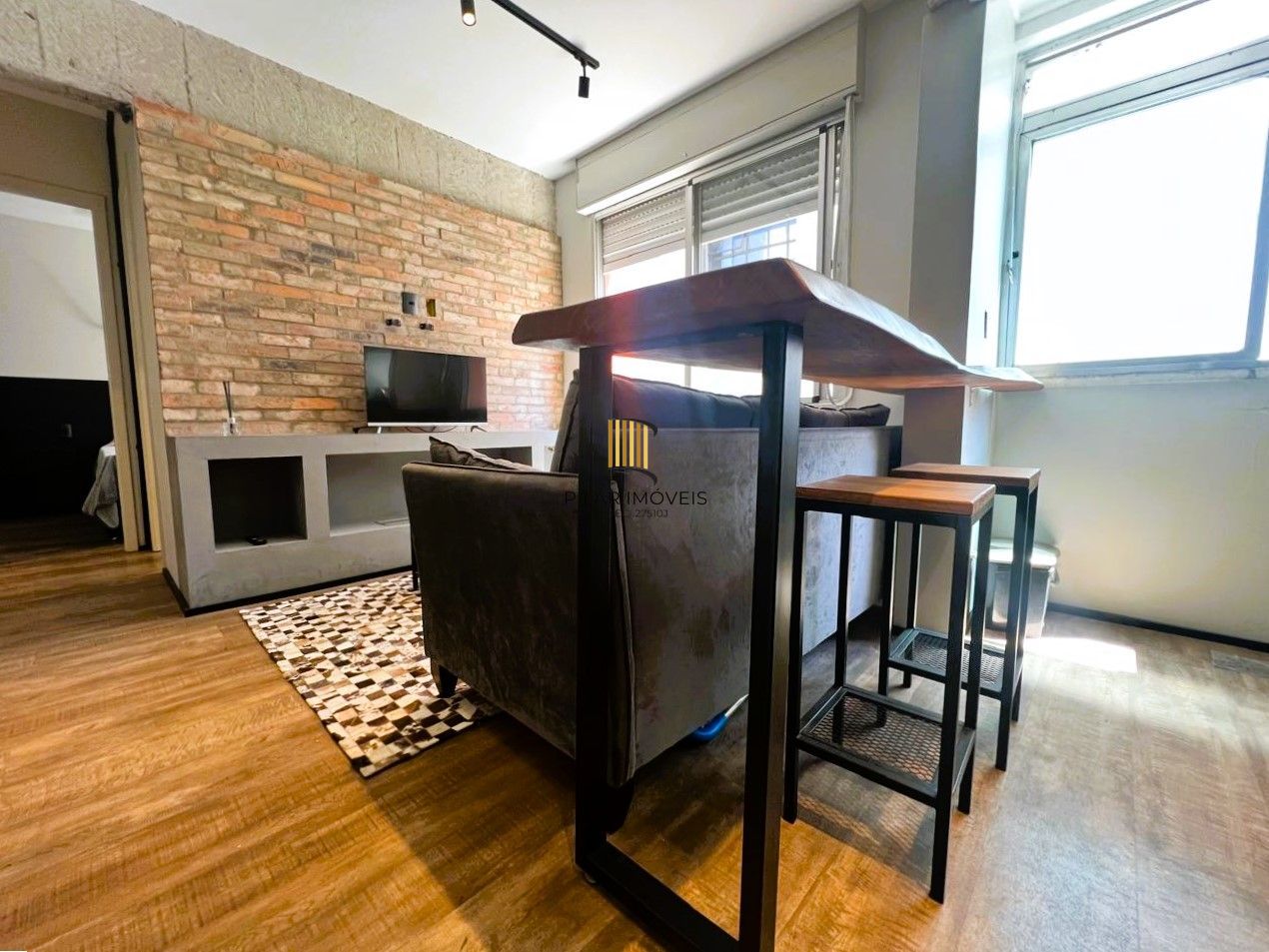 Cobertura 1 dormitório semi mobiliada com piscina e vaga no Bom Fim