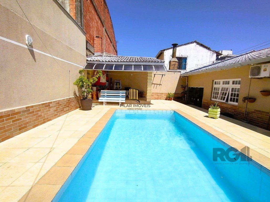 Casa 3 dormitórios no bairro Vila Cachoeirinha