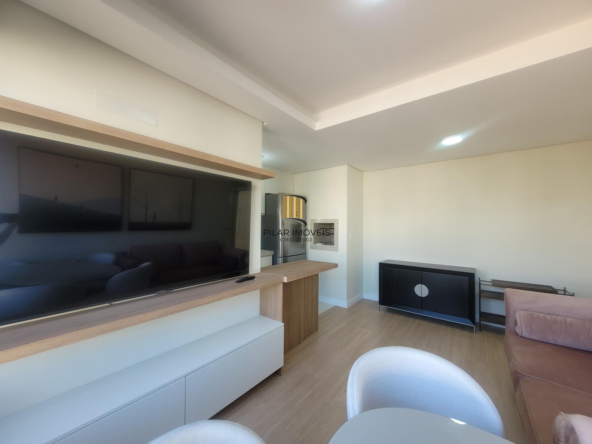 Excelente apartamento 2 dormitórios semi mobiliado no Mont`t Serrat