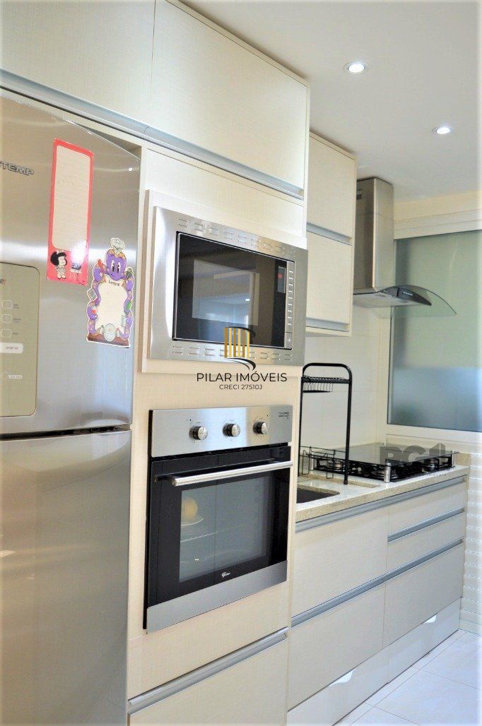 Excelente apartamento 2 dorm. sendo 1 suite, com terraço, churrasqueira, semimobiliado - 1 vaga dupla - Bairro Cidade Baixa