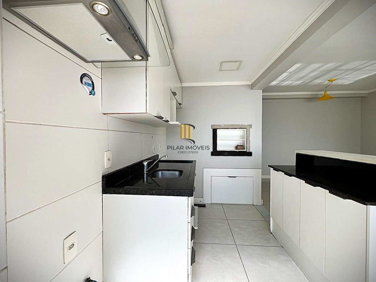 Apartamento 2 dormitórios semimobiliado com box duplo e Infra no Menino Deus