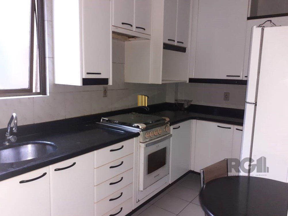 Encantador apartamento  de 1 dormitório, totalmente mobiliado por arquiteto, na Zona Norte de Porto Alegre.