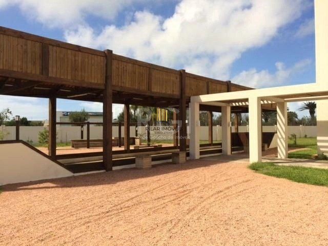 Excepcional sobrado 5 dormitórios com 5 suítes, totalmente mobiliado e ricamente decorado a beira lago em Xangrilá, no Condomínio Enseada.