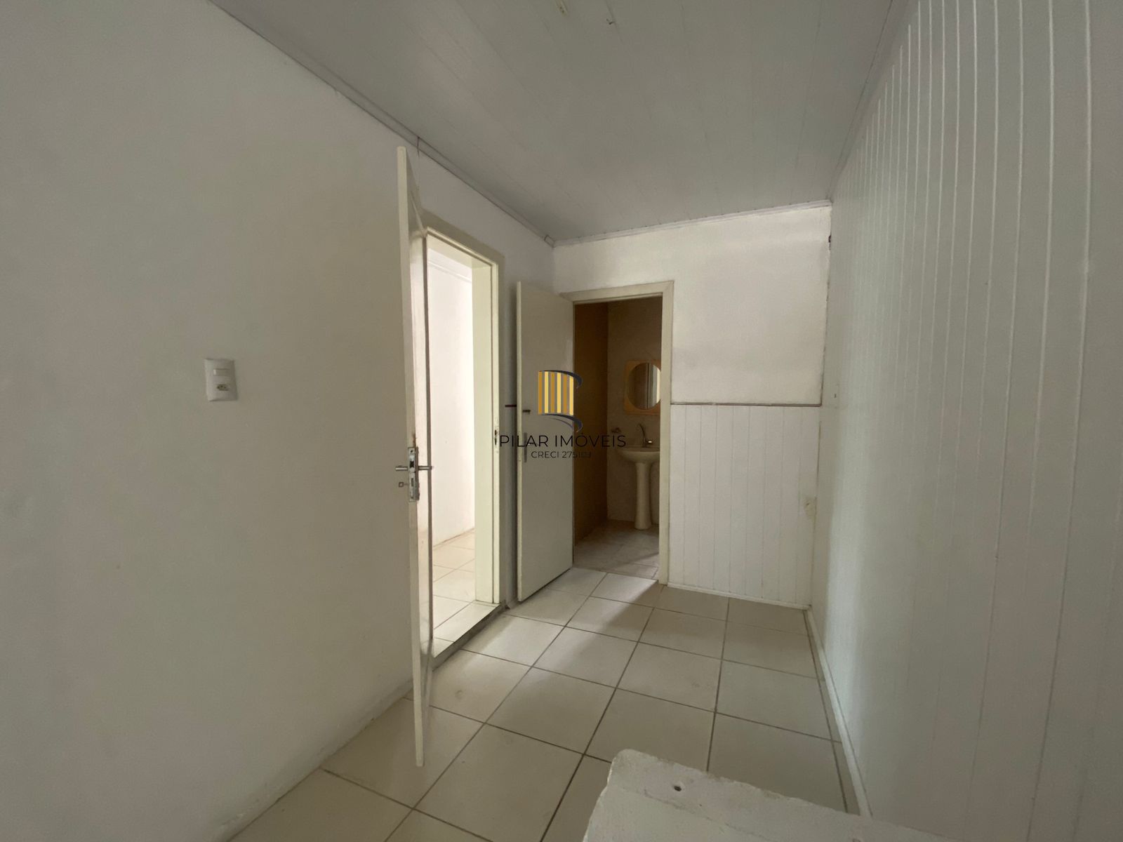 CASA AMPLA E ESPAÇOSA NO BAIRRO GLÓRIA EM PORTO ALEGRE.
